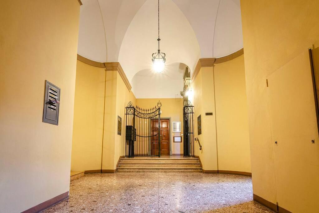 Casa Aldrovandi: Elegante E In Centro Storico Bologna Bagian luar foto