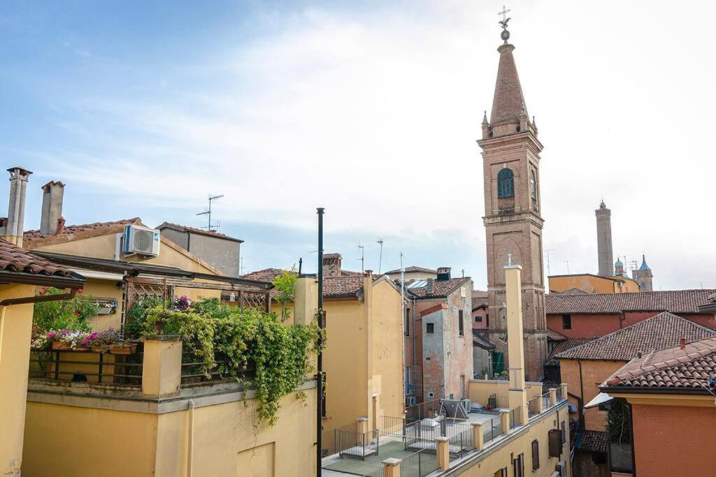 Casa Aldrovandi: Elegante E In Centro Storico Bologna Bagian luar foto