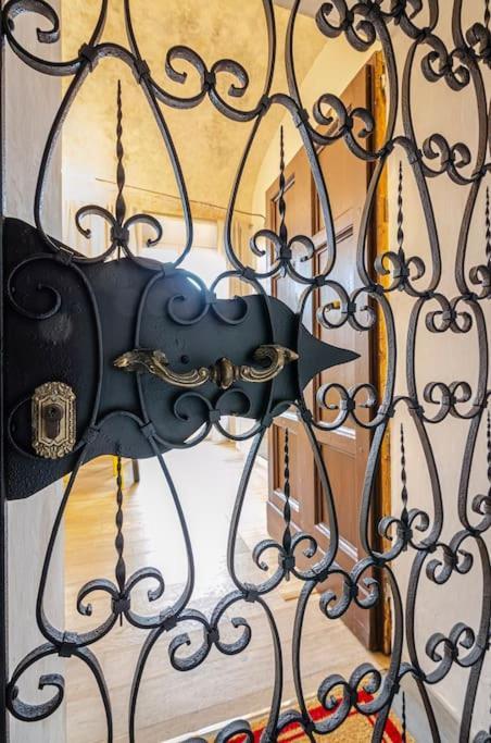 Casa Aldrovandi: Elegante E In Centro Storico Bologna Bagian luar foto